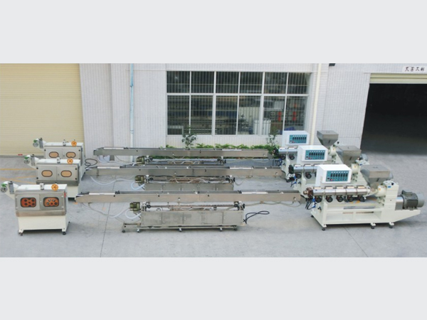 高速阀门管挤出生产线